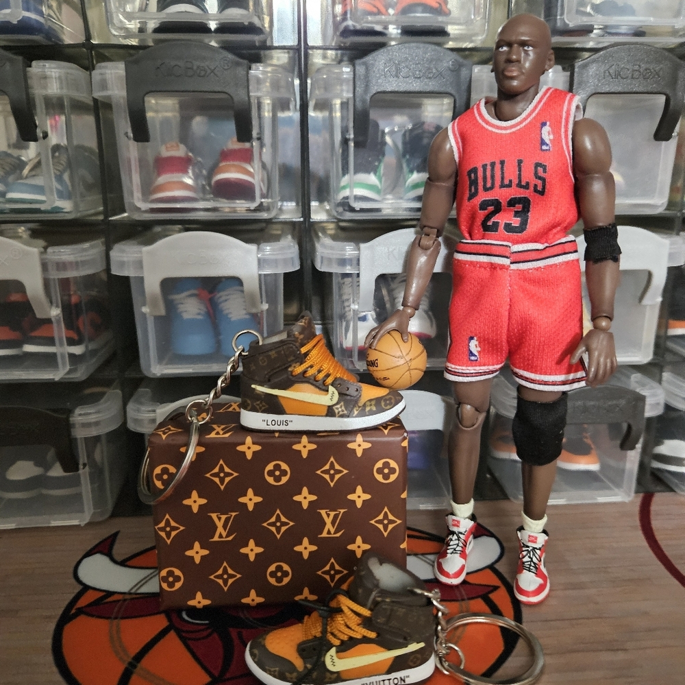 Nike Air Jordan Fashion pair of mini sneakers keychain. - Picture 2 of 8